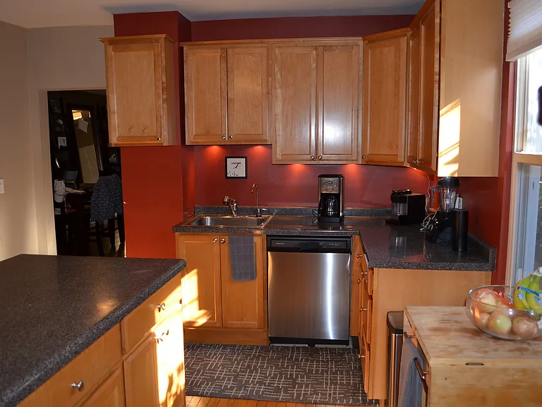 1820 N Marshfield Ave — Photo 9