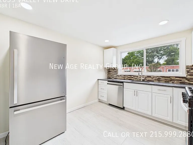 2033 Valley View Dr — Photo 3