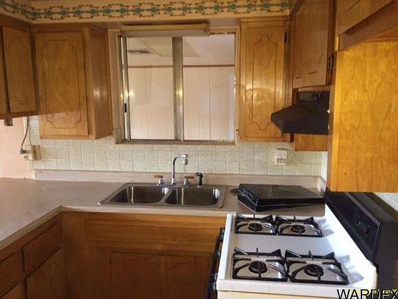 2nd image of 2221 Club Ave
