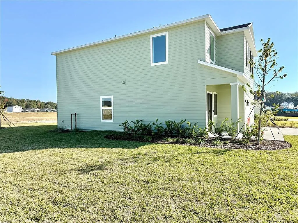 4 bed, 2.5 bath, 1879 sqft, $2,250 — Photo 2