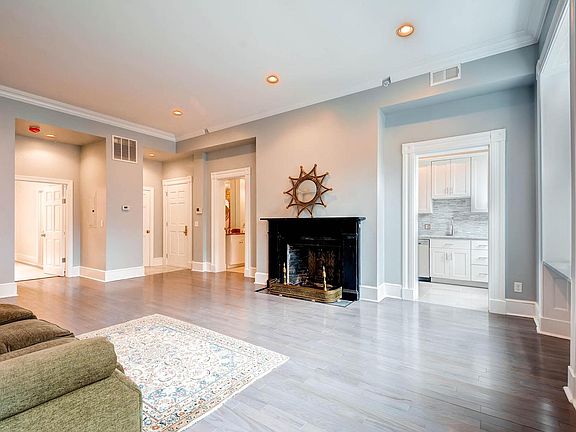 Living room with extra strage nook