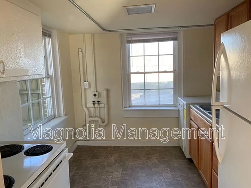 2 bed, 1.0 bath, $650 — Photo 3