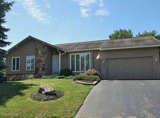 5 Silver Ridge Dr, Rochester, NY 14626