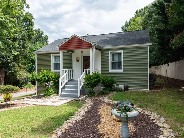 182 18th Street Pl NW, Hickory, NC 28601