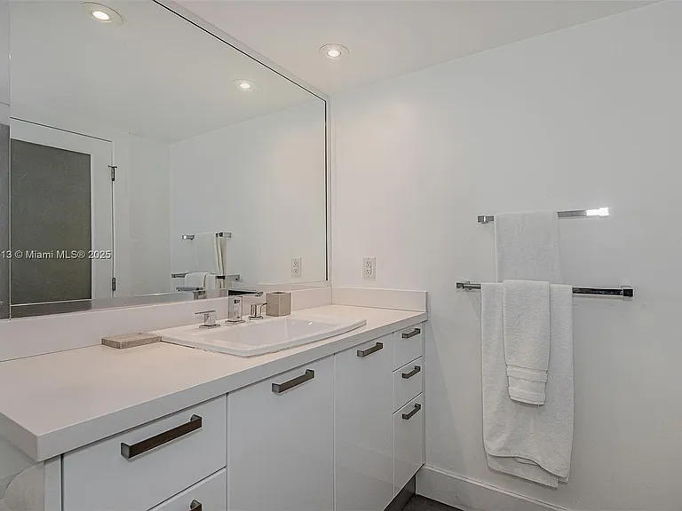 2301 Collins Ave #723 — Photo 23