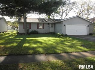 32 Jamestown Cir, Riverton, IL 62561