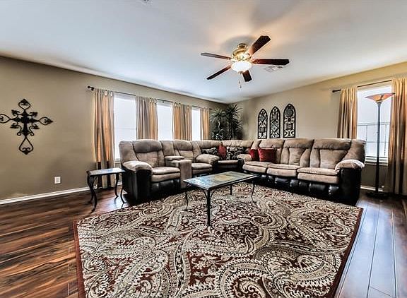 3rd image of 216 Calixto Ct