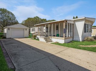 212 S Village Dr, West Des Moines, IA 50265