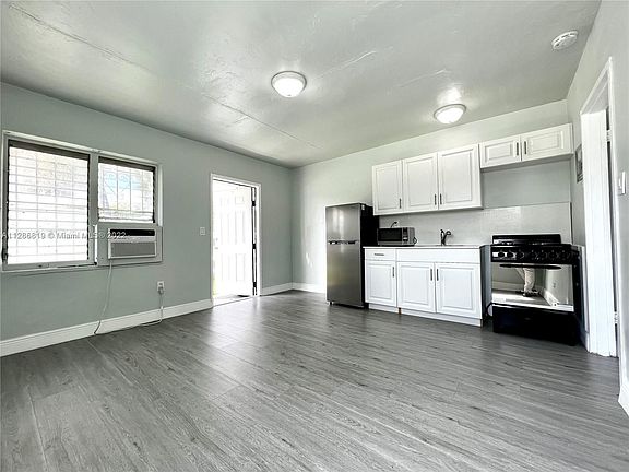 4th image of 2901 NW 18th St #8