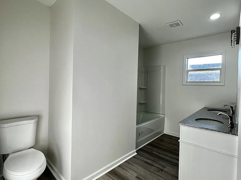 947 Clark St — Photo 15
