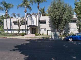 18657 Collins St APT 14, Tarzana, CA 91356