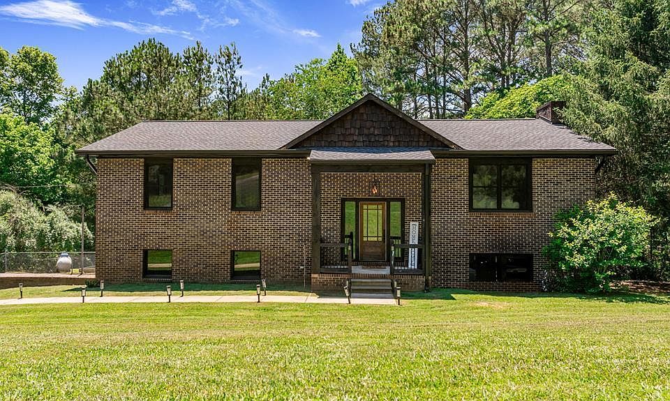 1st image of 267 Pinecrest Dr