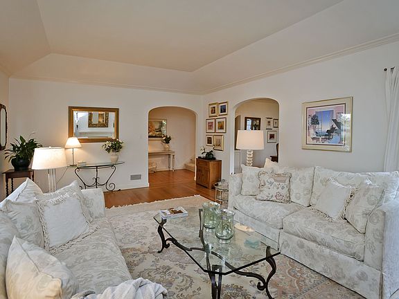3rd image of 625 Parrott Dr