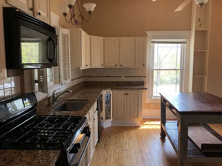599 Gordon St — Photo 13