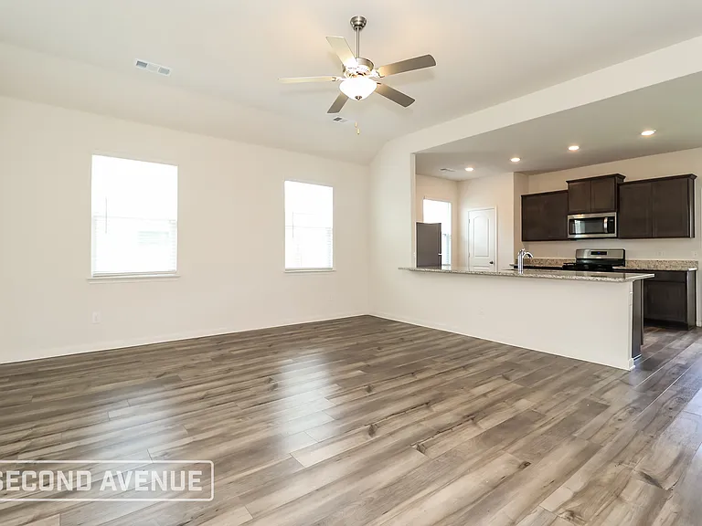 1329 Woodwinds Dr — Photo 5
