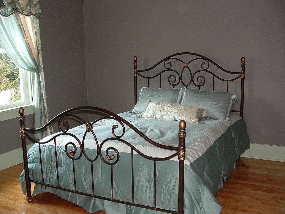 Master Bed - 2nd Floor - Queen Bed Shown