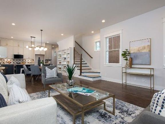 Living Room w Hardwood floors