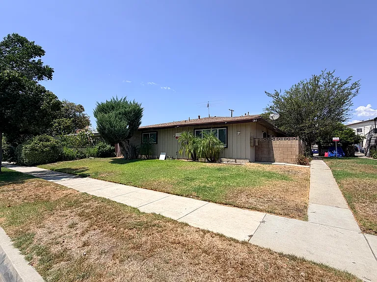 1240 W J St #A — Photo 1