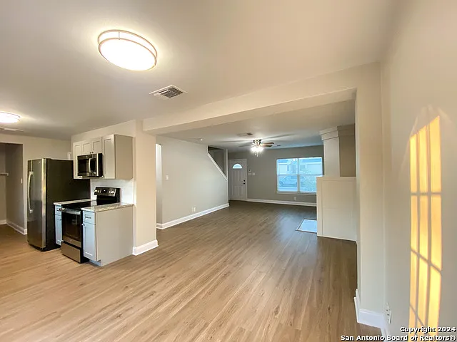 3 bed, 2.5 bath, 1525 sqft, $1,495 — Photo 3