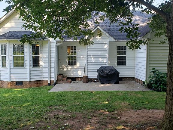 2nd image of 301 Stonehedge Dr
