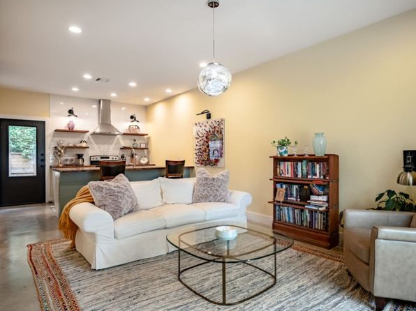 217 W 22nd St #ID1071609P