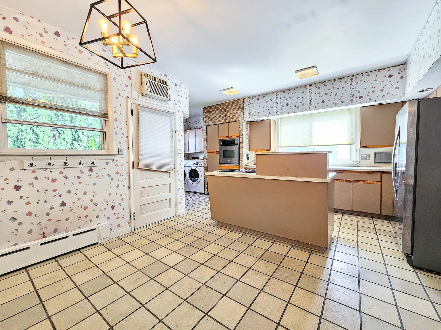 4 bed, 1.5 bath, 2000 sqft, $1,950 — Photo 4