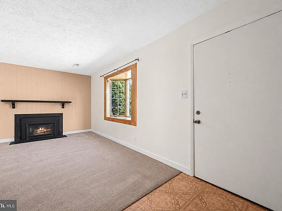 3rd image of 934 West St