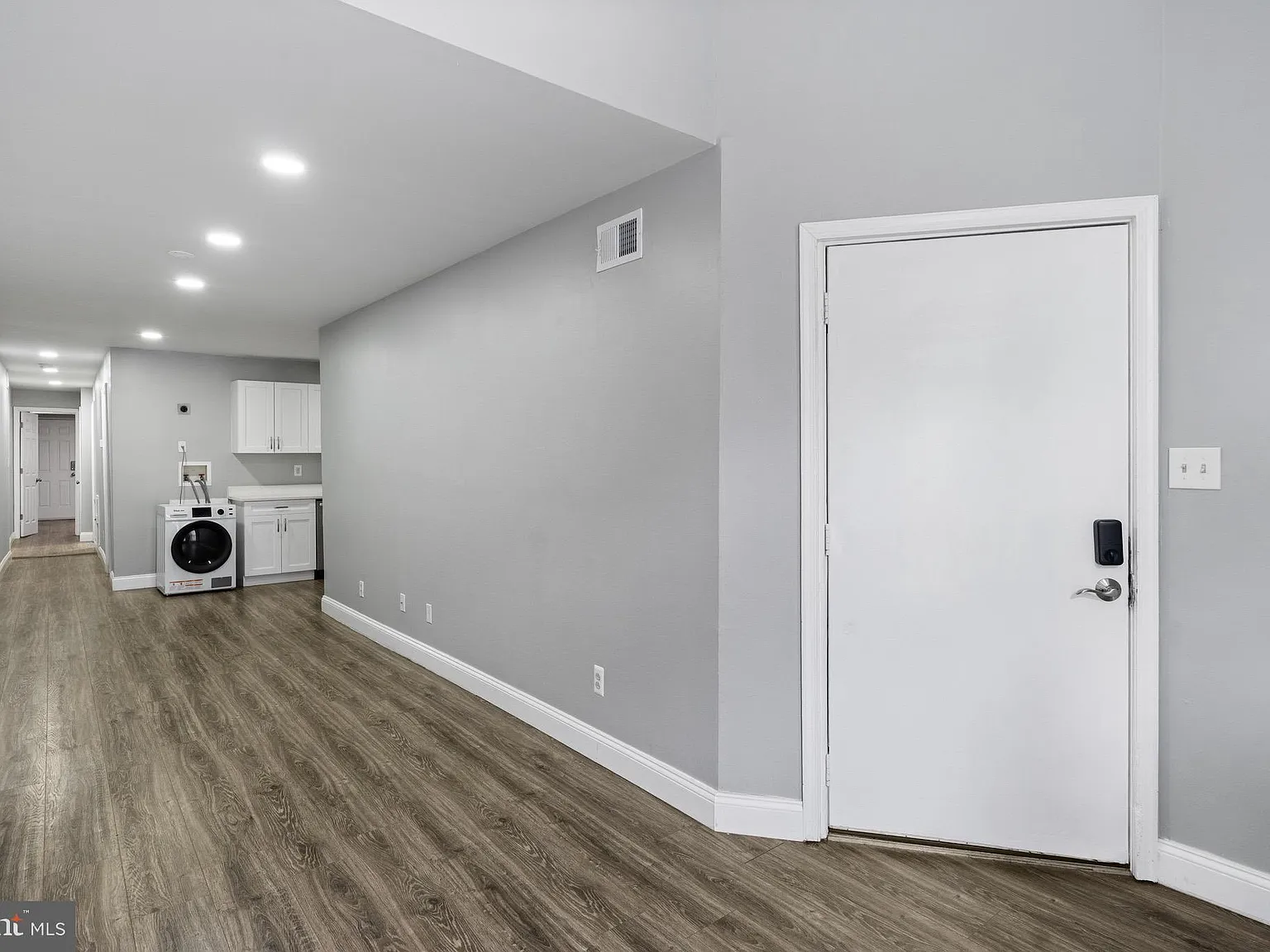2 bed, 913 sqft, $1,700 — Photo 3