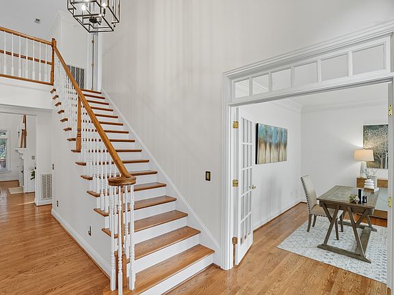 3rd image of 805 Walden Dr