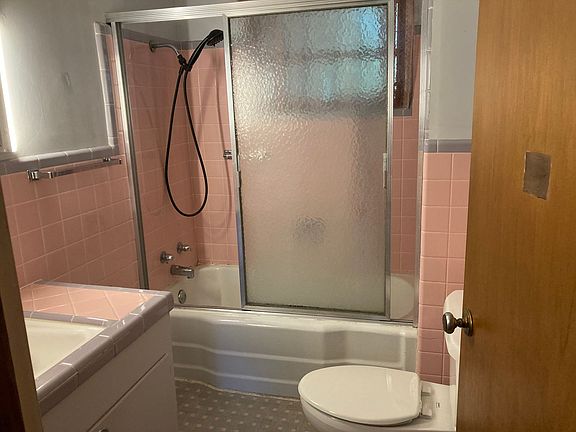 2nd image of 1211 N Crest Cir