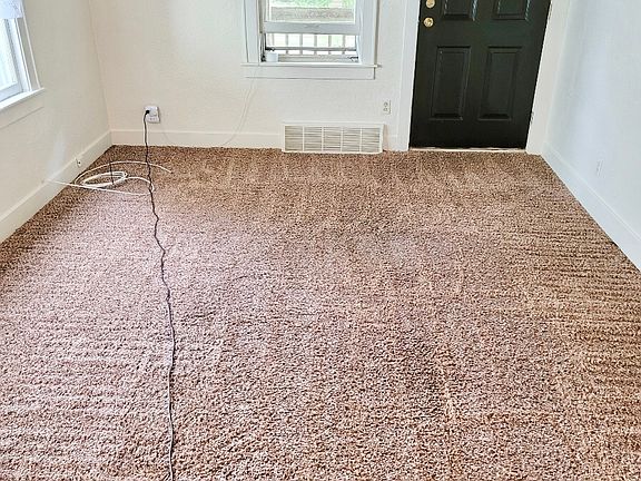 2nd image of 518 Leslie St