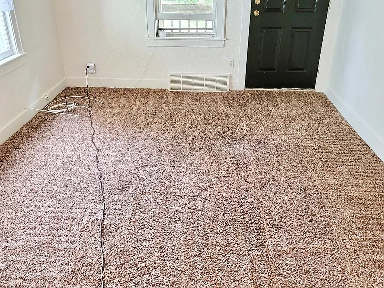 518 Leslie St — Photo 2