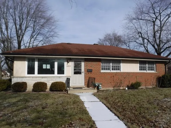 6852 Saratoga Dr, Bridgeview, IL 60455