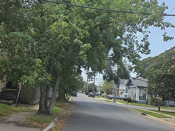 4th image of 3300 Upperline St