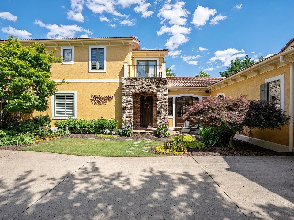 1st image of 320 Sorono Dr