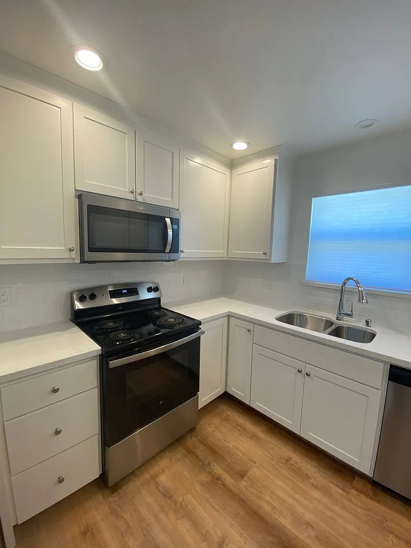 Newly Remodeled! Walking Distance From Downtown Dixon! — Photo 3