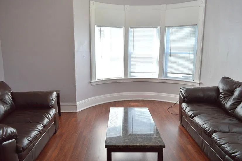 5 bed, $3,250 — Photo 4