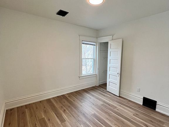 4th image of 835 Waugoo Ave