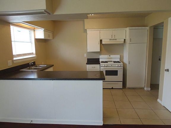 3rd image of 509 Lawson Dr