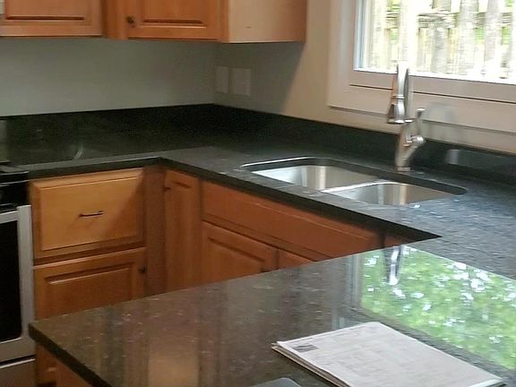 4th image of 1931 Thornhill Dr