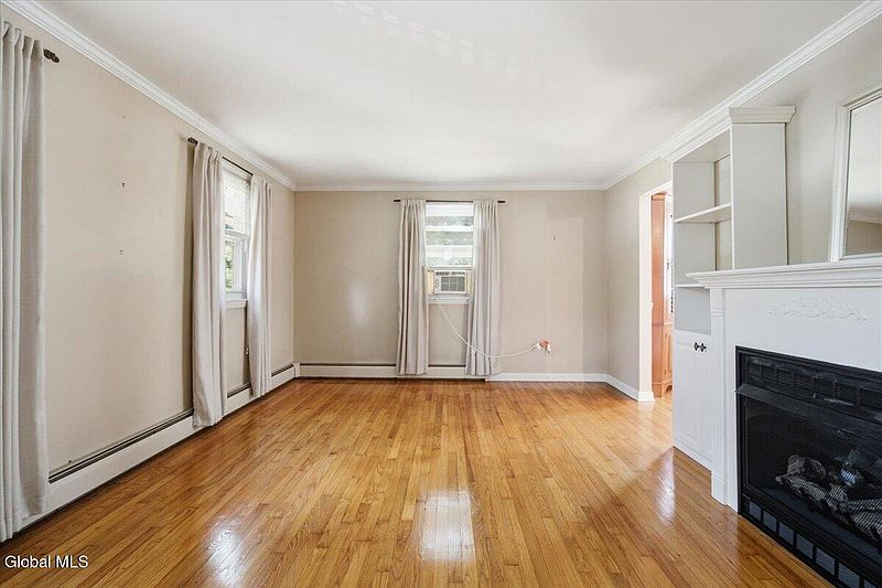 5th image of 1 Hillview Court