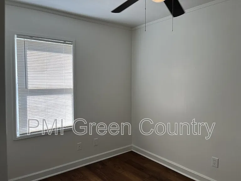 413 S Victor Ave — Photo 6