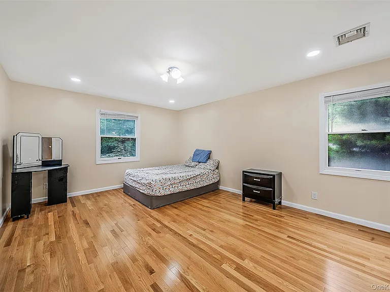 2 Berkeley Pl — Photo 15