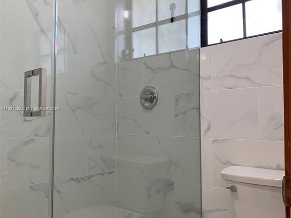 4th image of 190 W 51st St #0