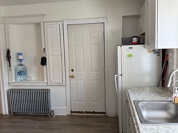4th image of 8 Berges Ave #1