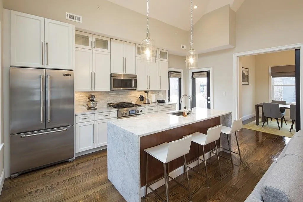 3 bed, 1256 sqft, $2,000 — Photo 3