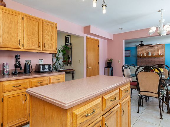 4th image of 18000 Sippel Dr