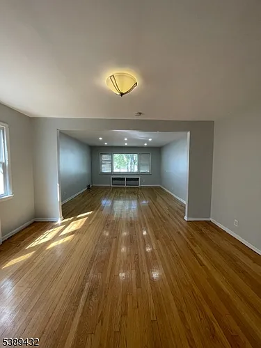 388 Leslie St Photo 1