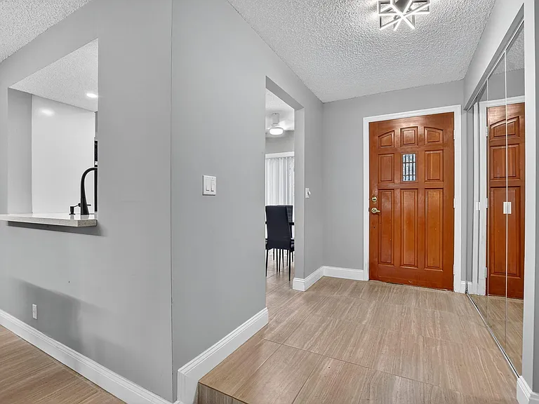 7773 La Mirada Dr — Photo 3