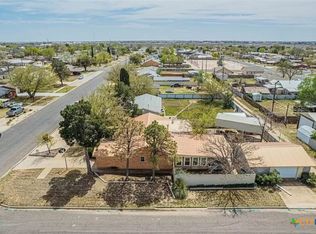 300 SW 15th St, Seminole, TX 79360